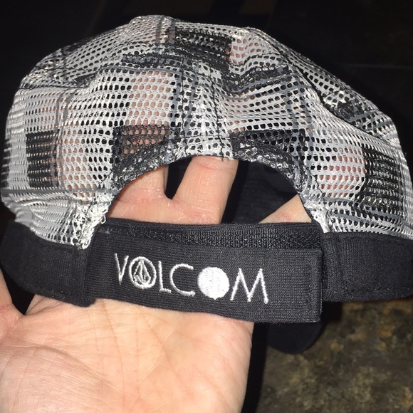 Black & white trucker style hat - Picture 3 of 4